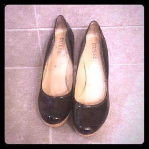 Guess pumps